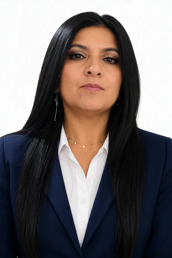 Portrait of Dina Verónica Redrobán Lovato